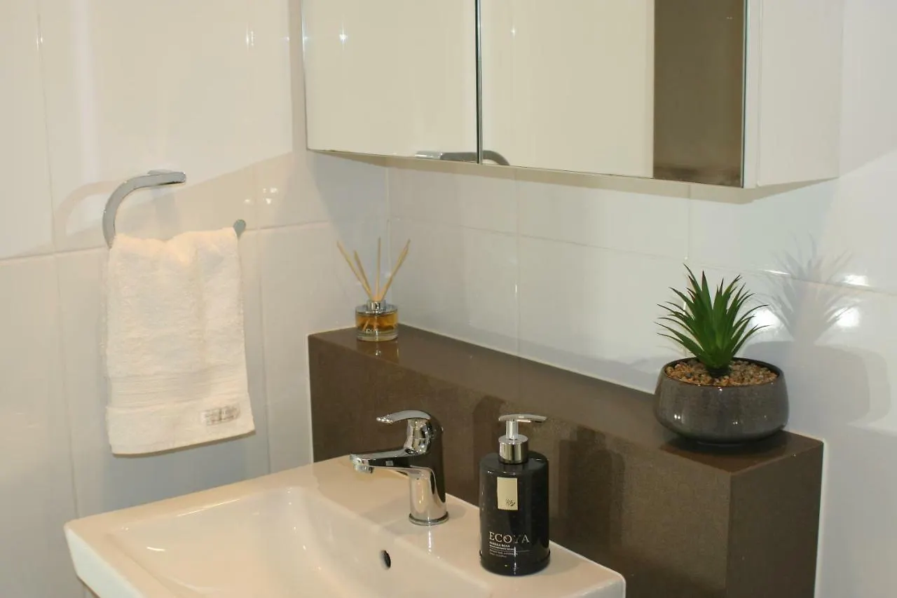 Governor Luxe 1 Bedroom Apartment In The Heart Of Barton Wifi Gym Wine Secure Parking Canberra Kingston 0*,  Australia